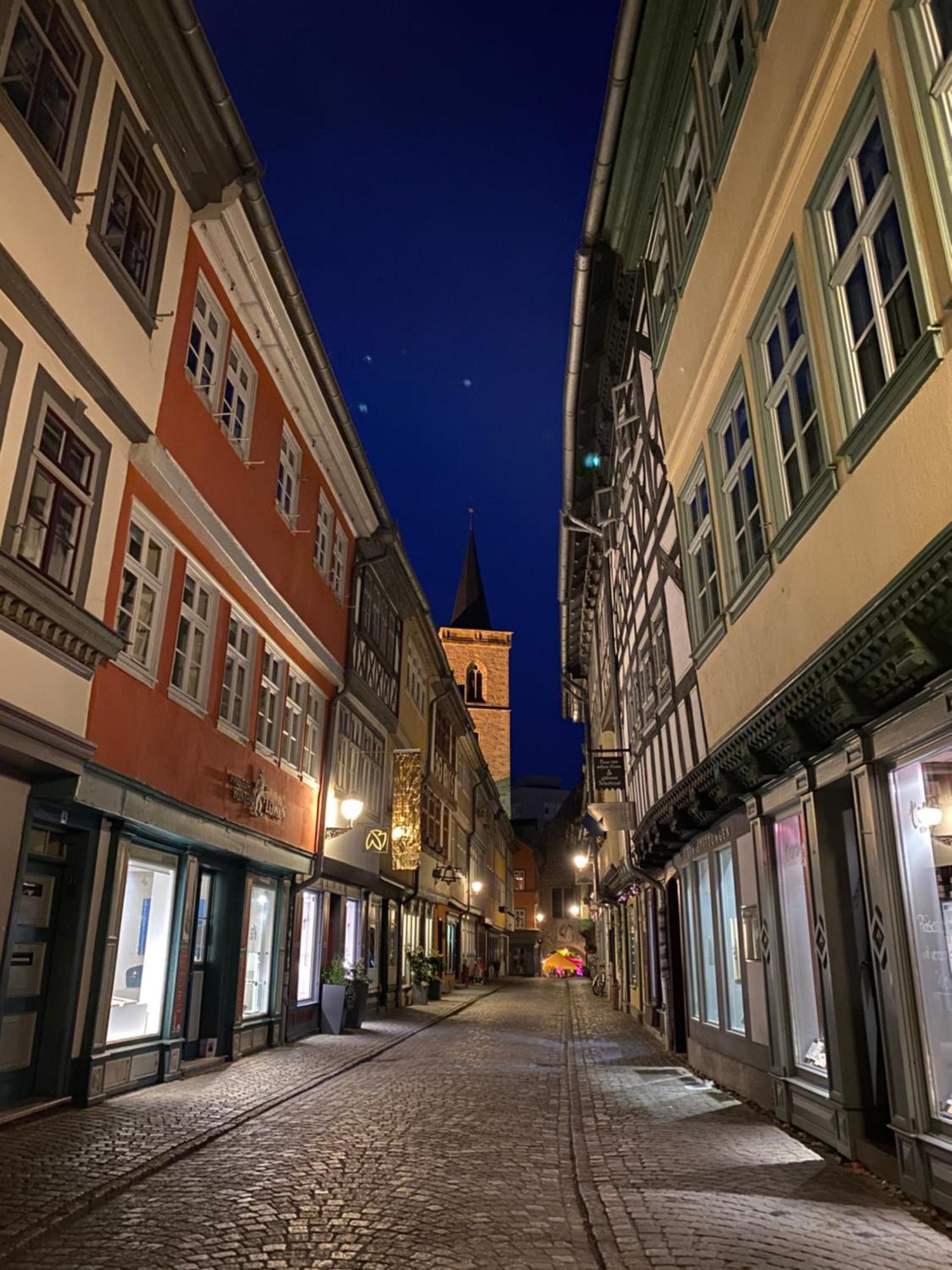 Ferienwohnung Schildblick Modernes Apartment Direkt In Der Altstadt Von Erfurt Nahe Der Kraemerbruecke - Beste Innenstadtlage Buitenkant foto