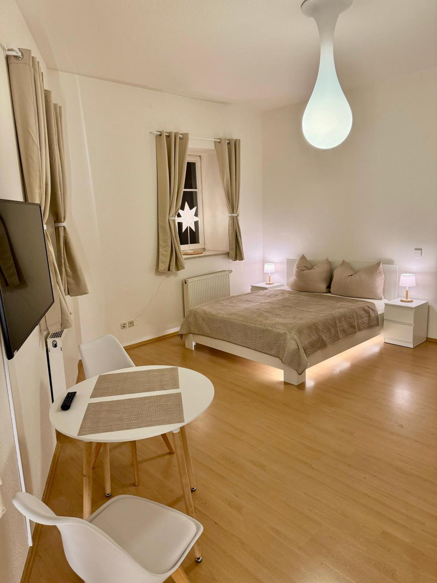 Ferienwohnung Schildblick Modernes Apartment Direkt In Der Altstadt Von Erfurt Nahe Der Kraemerbruecke - Beste Innenstadtlage Buitenkant foto